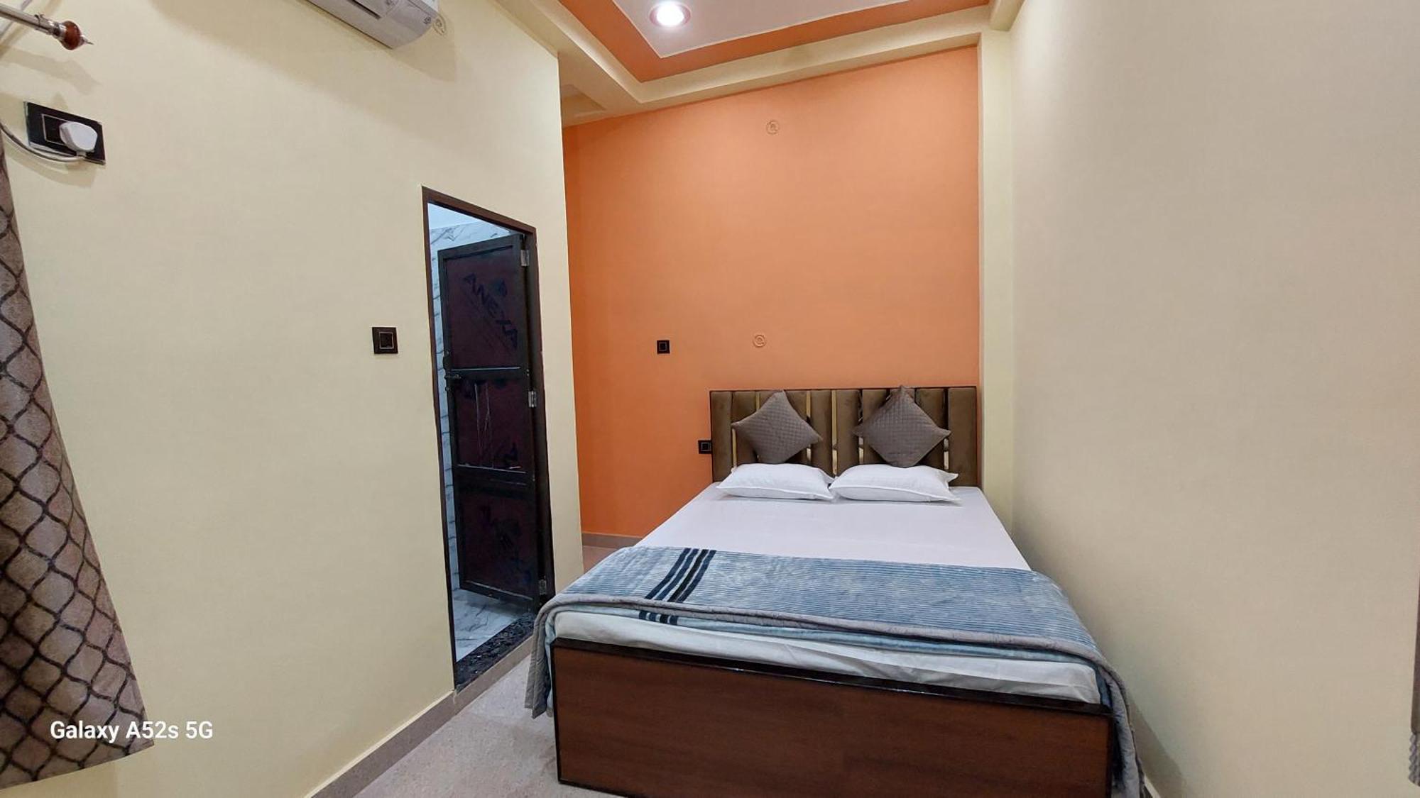 ורנאסי Narayani Paying Guest House מראה חיצוני תמונה