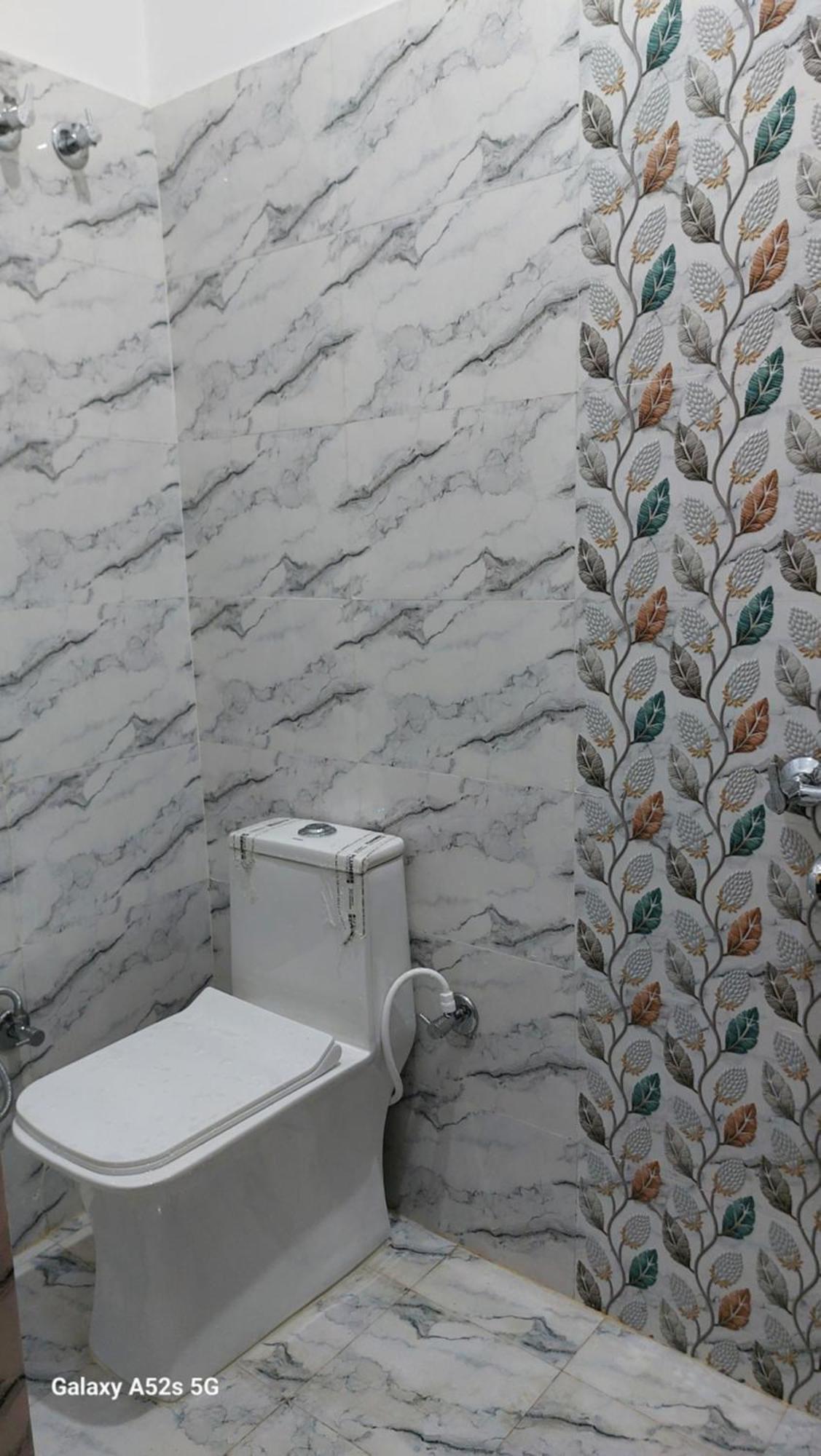 ורנאסי Narayani Paying Guest House מראה חיצוני תמונה