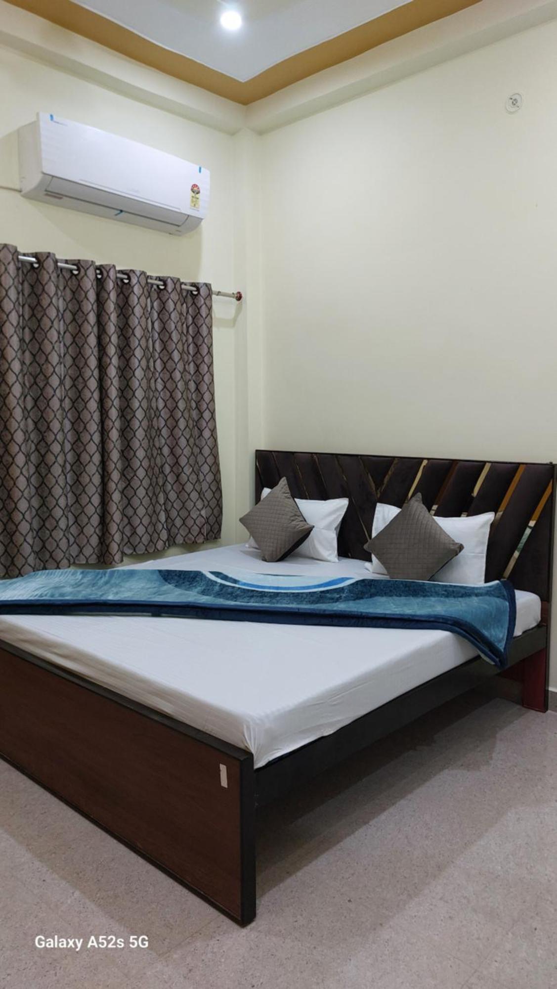ורנאסי Narayani Paying Guest House מראה חיצוני תמונה