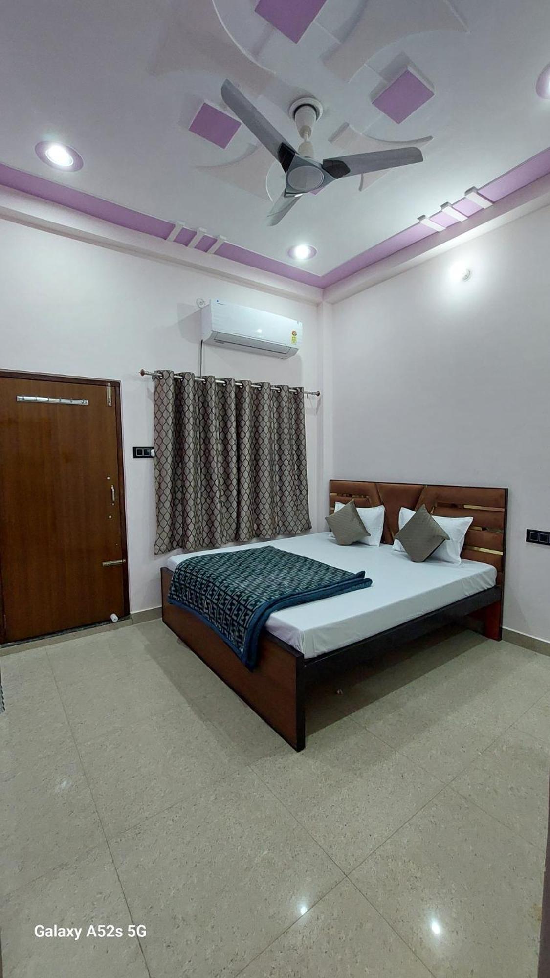 ורנאסי Narayani Paying Guest House מראה חיצוני תמונה