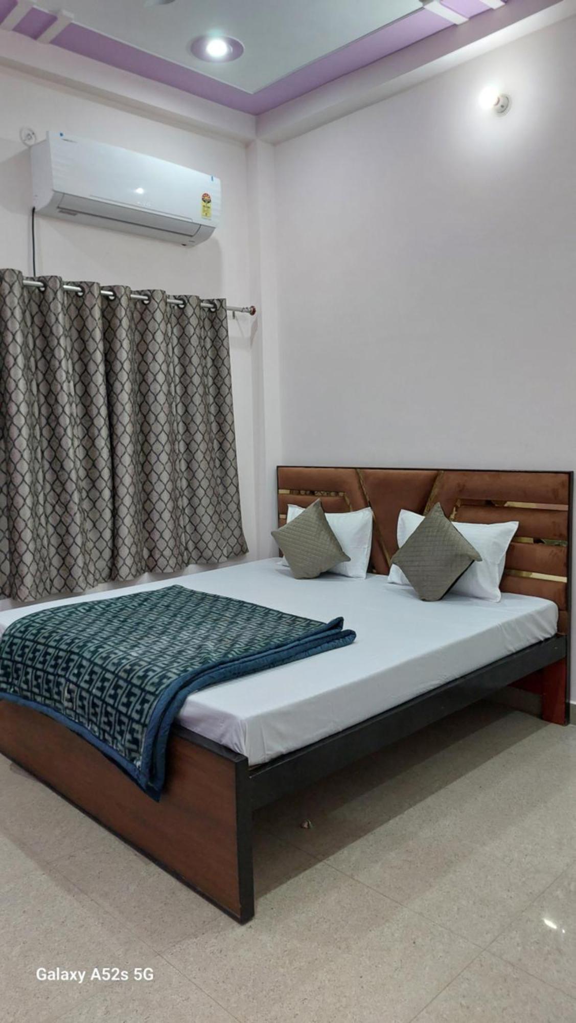 ורנאסי Narayani Paying Guest House מראה חיצוני תמונה