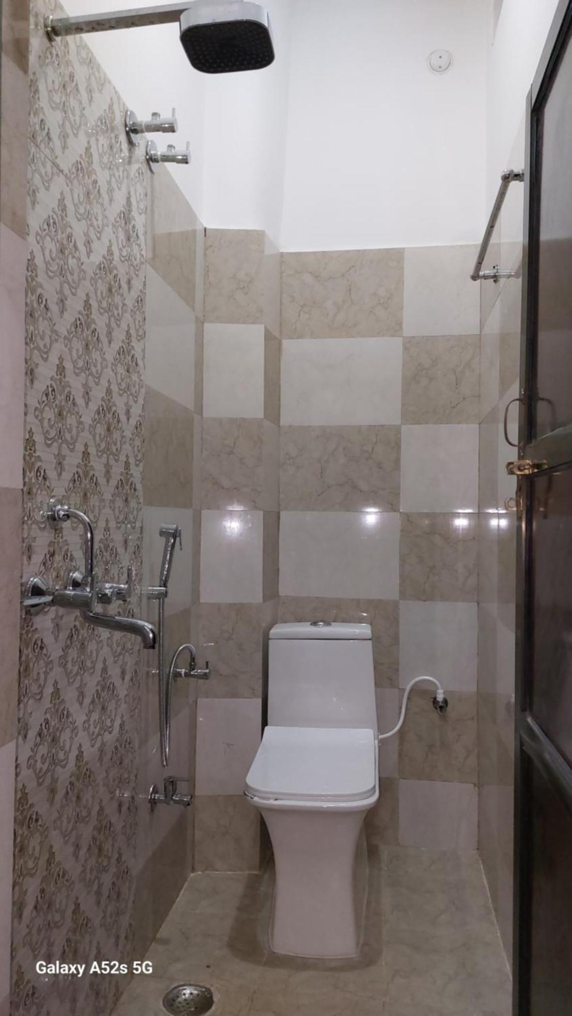 ורנאסי Narayani Paying Guest House מראה חיצוני תמונה
