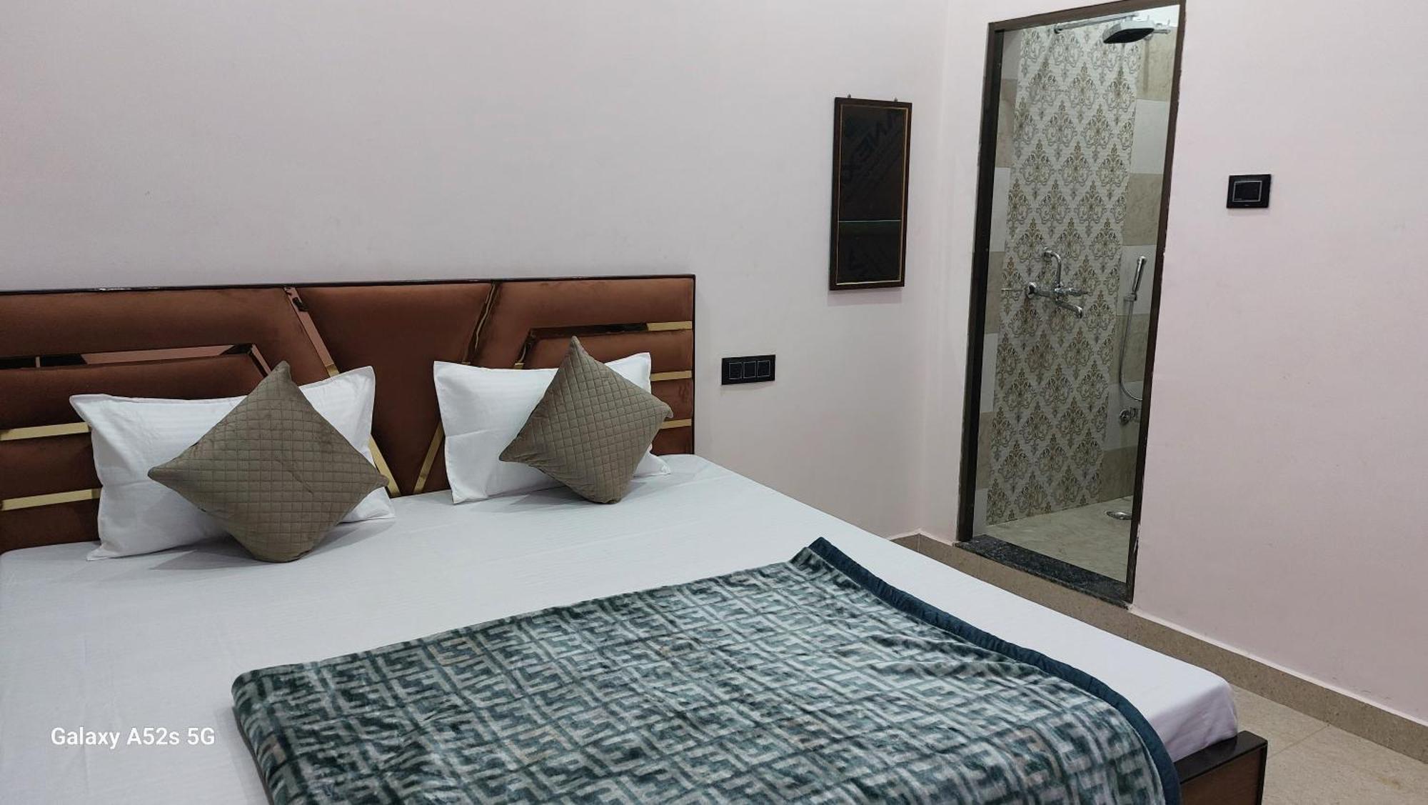ורנאסי Narayani Paying Guest House מראה חיצוני תמונה