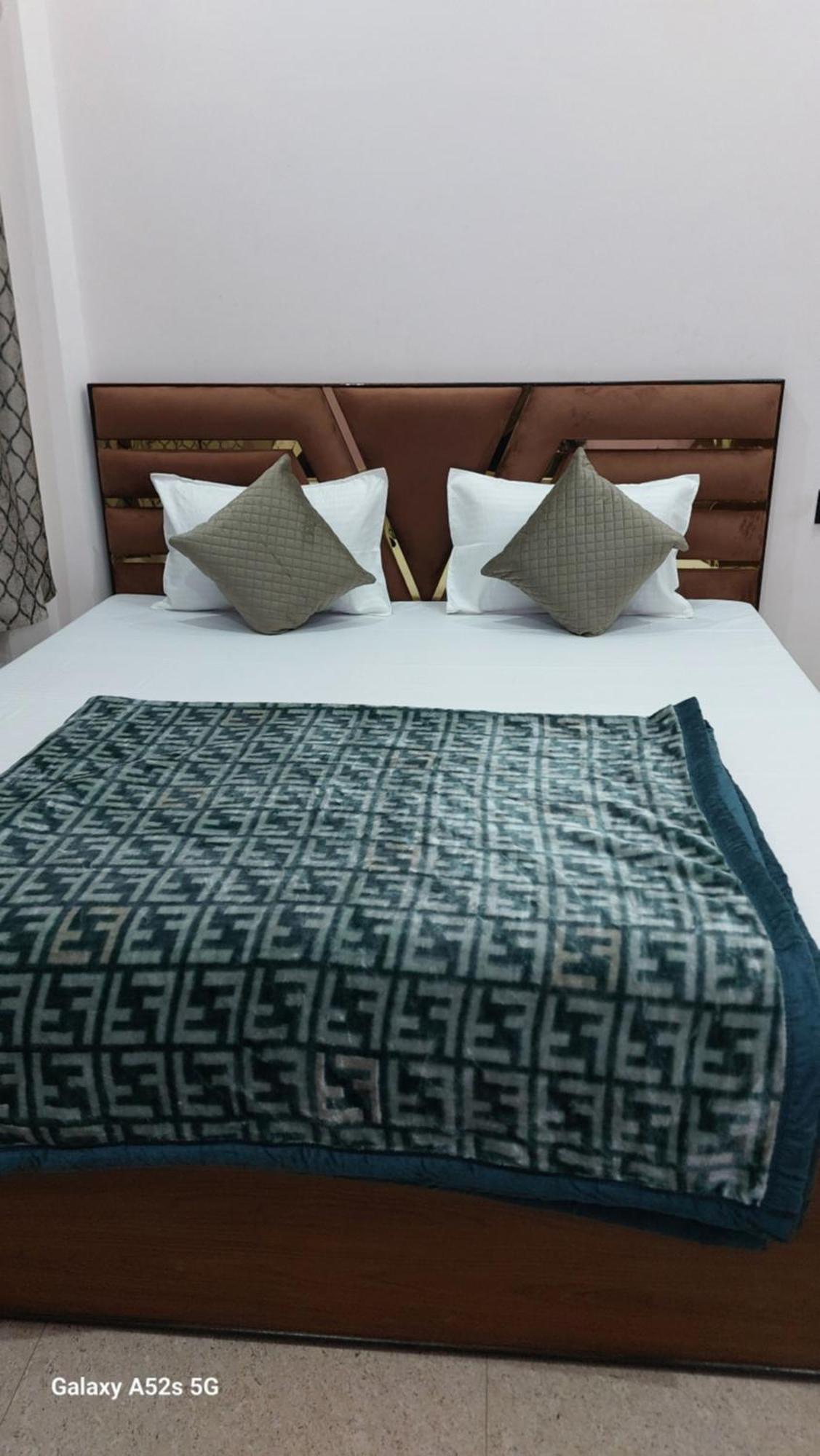 ורנאסי Narayani Paying Guest House מראה חיצוני תמונה