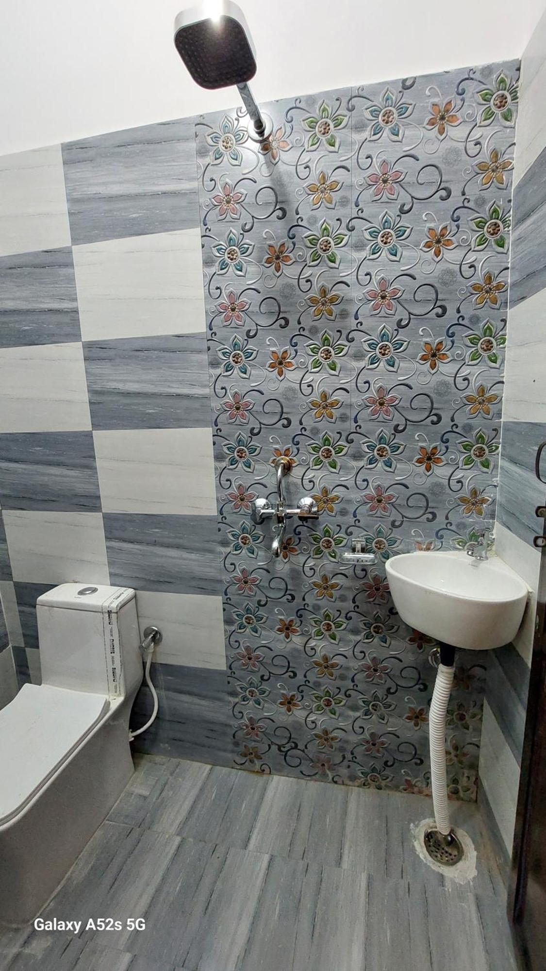 ורנאסי Narayani Paying Guest House מראה חיצוני תמונה