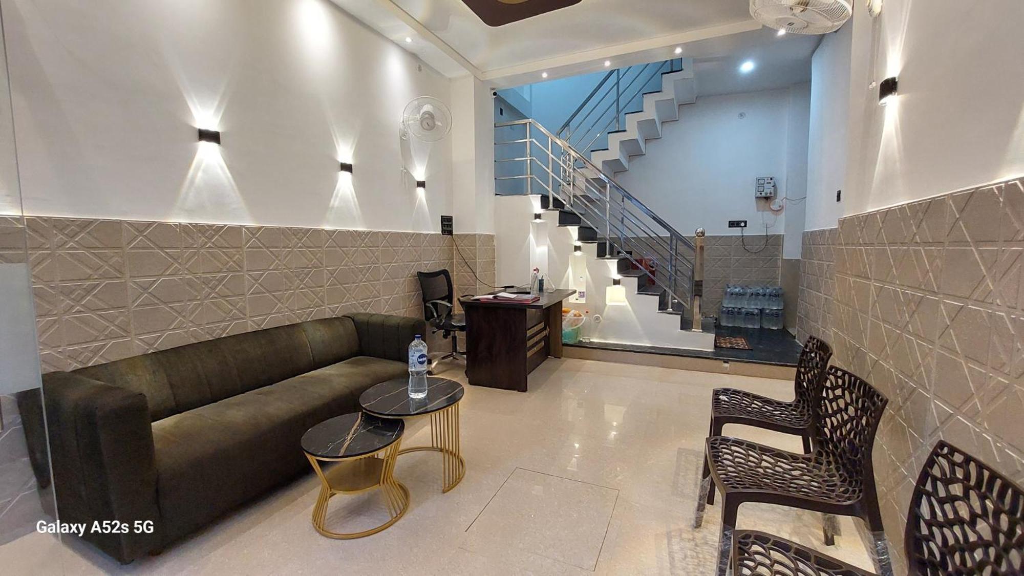 ורנאסי Narayani Paying Guest House מראה חיצוני תמונה