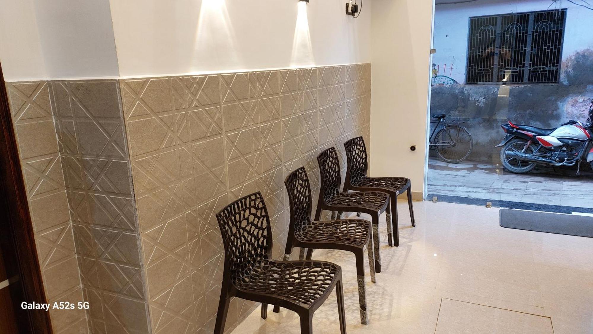 ורנאסי Narayani Paying Guest House מראה חיצוני תמונה